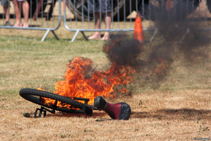 Unicycle flambé